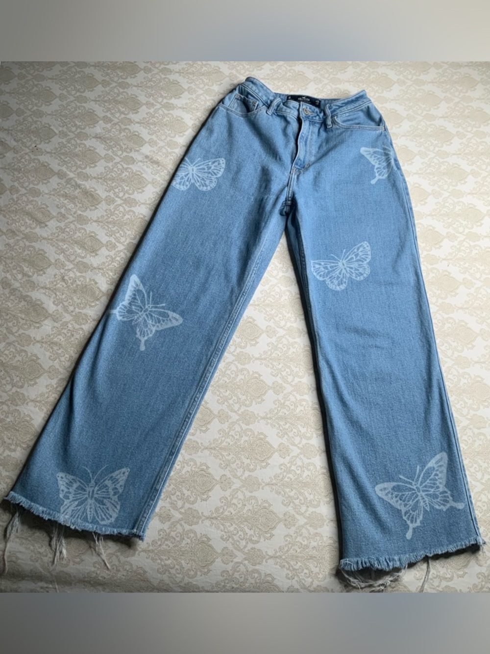 Hollister Ultra High Rise Dad Jeans Women’s 1R Light Wash Butterfly